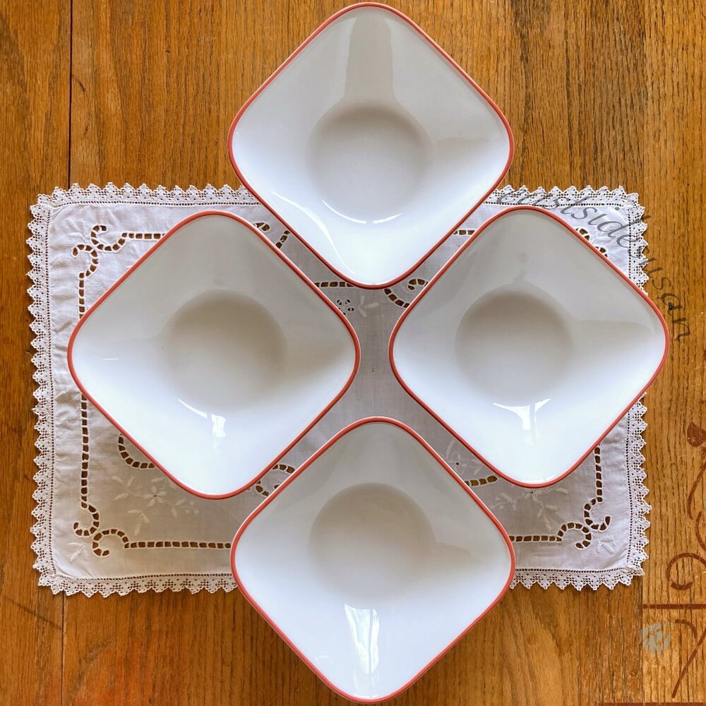 CORELLE set of 4 Soup / Cereal Bowls Red + White